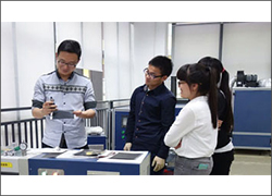 深圳科晶接待上海理工大學(xué)學(xué)生進(jìn)行設(shè)備實驗